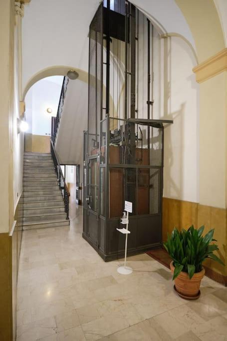 Lussuoso Appartamento Nel Cuore Del Centro Storico 博洛尼亚 外观 照片